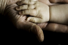 LES-PHOTOS-DE-ROSE-DALLIER-Enfant-Grand-père