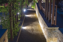 POUZAUGES-DE-NUIT-2019-32 - Adossé à l'église St Jacques, sur l'emplacement de l'ancien ciné-foyer paroissial qui datait de 1943, sa démolition en 2012 a laissée la place à l'Esplanade St Jacques.