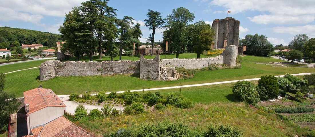 Pouzauges-vieux-chateau