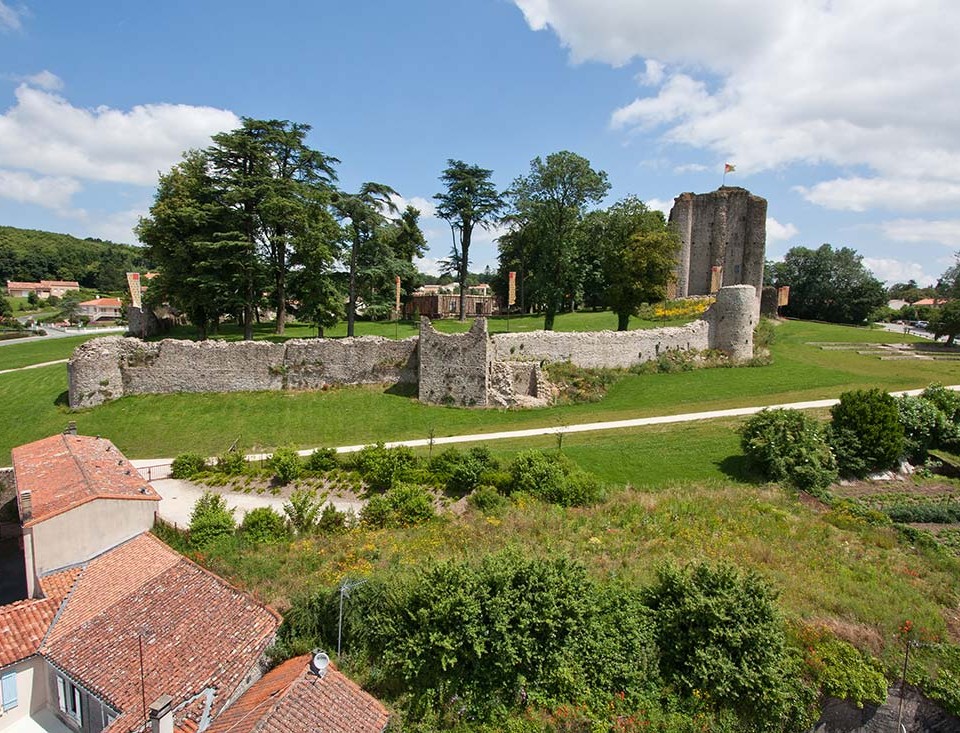 Pouzauges-vieux-chateau