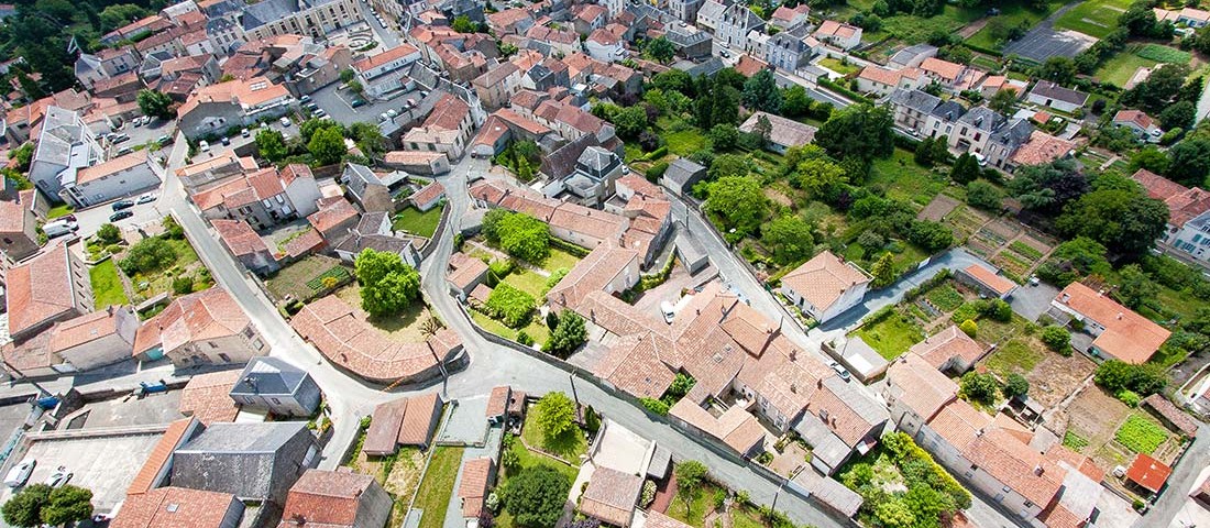 prise-de-vue-drone-pouzauges-centre-ville-1