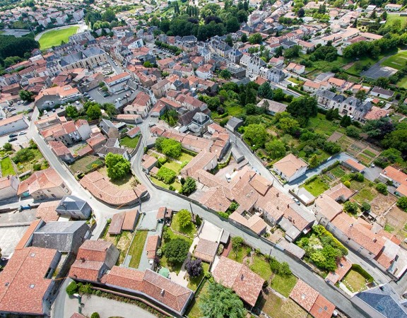 prise-de-vue-drone-pouzauges-centre-ville-1