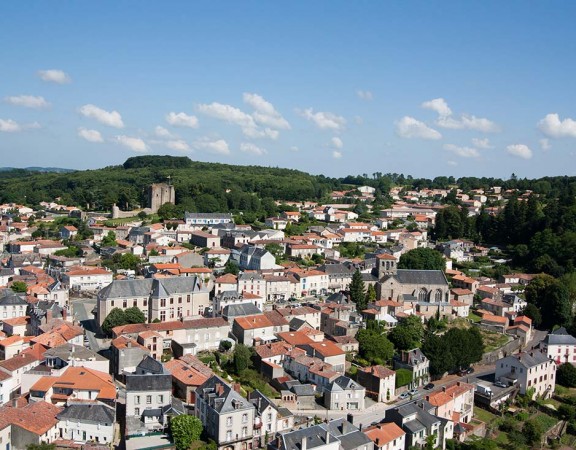 prise-de-vue-drone-pouzauges-centre-ville-10