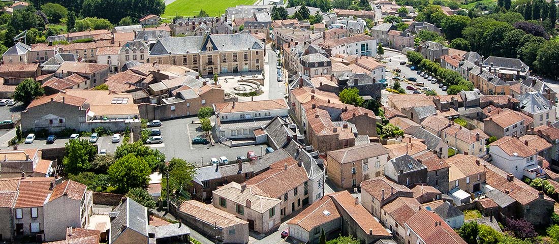 prise-de-vue-drone-pouzauges-centre-ville-2