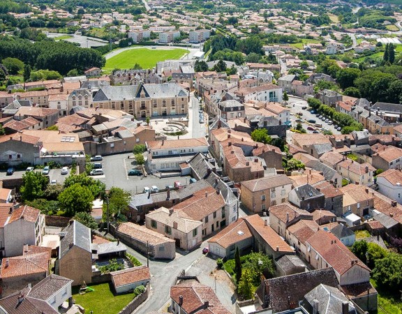 prise-de-vue-drone-pouzauges-centre-ville-2