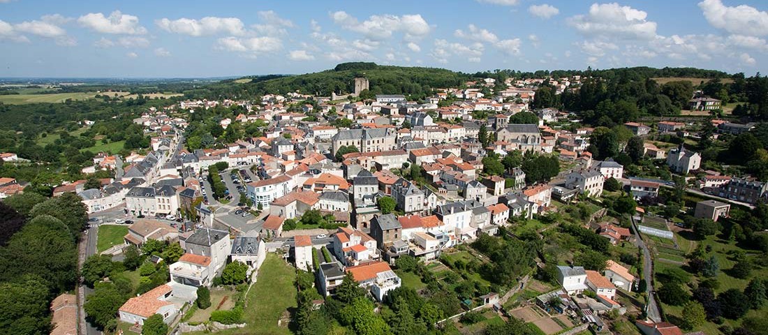 prise-de-vue-drone-pouzauges-centre-ville-3