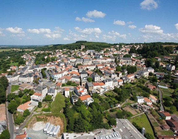 prise-de-vue-drone-pouzauges-centre-ville-3