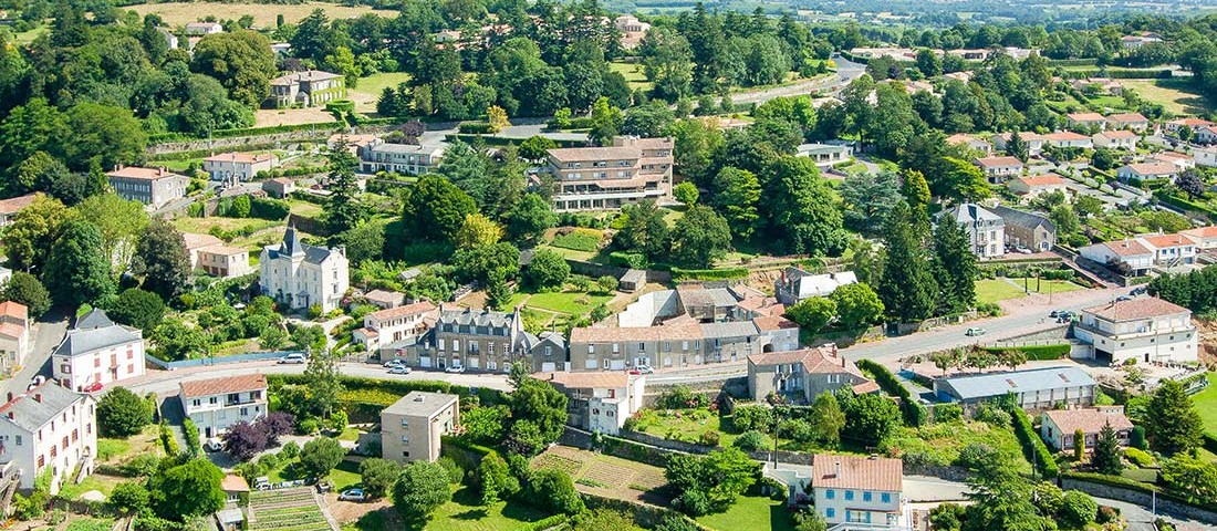 prise-de-vue-drone-pouzauges-centre-ville-4