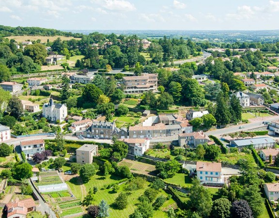 prise-de-vue-drone-pouzauges-centre-ville-4