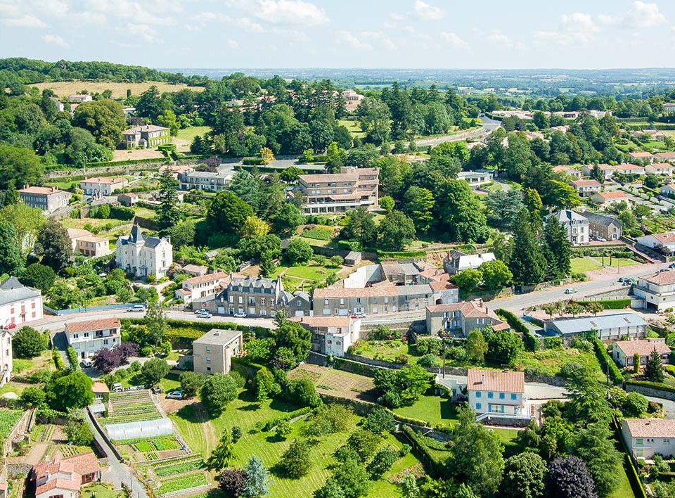 prise-de-vue-drone-pouzauges-centre-ville-4