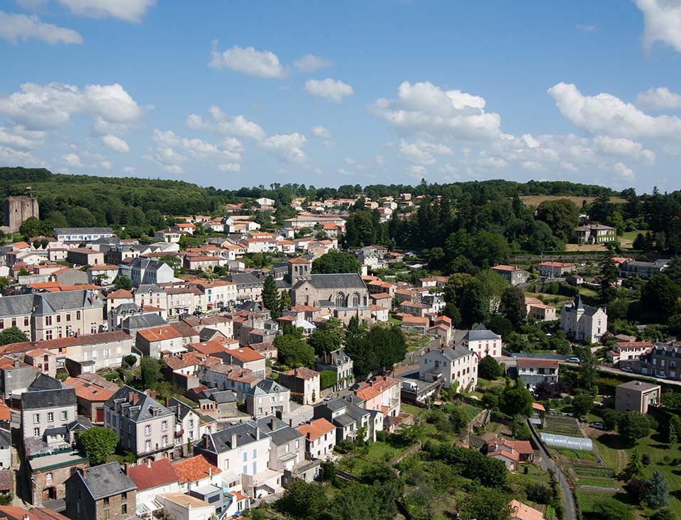 prise-de-vue-drone-pouzauges-centre-ville-5