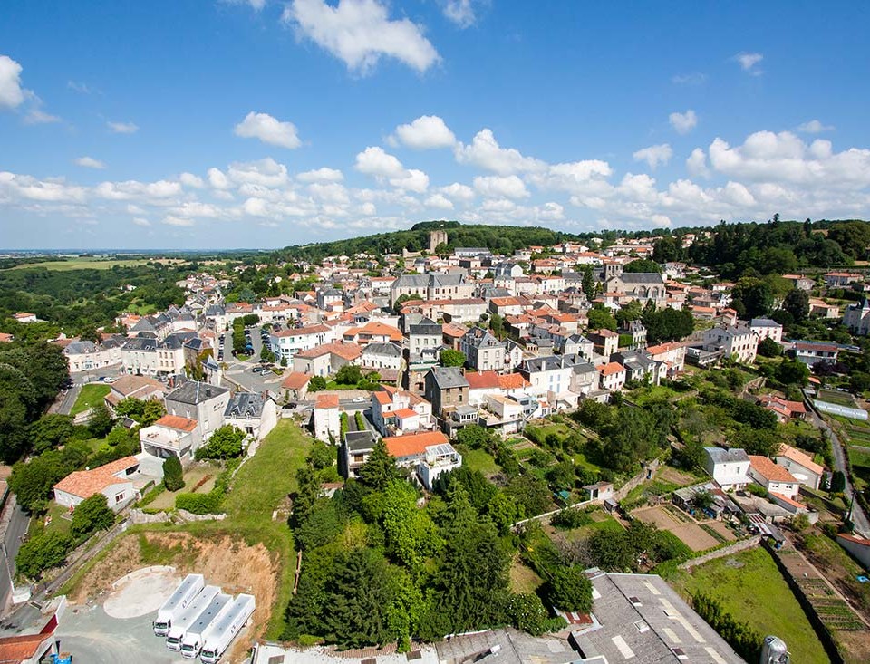 prise-de-vue-drone-pouzauges-centre-ville-6