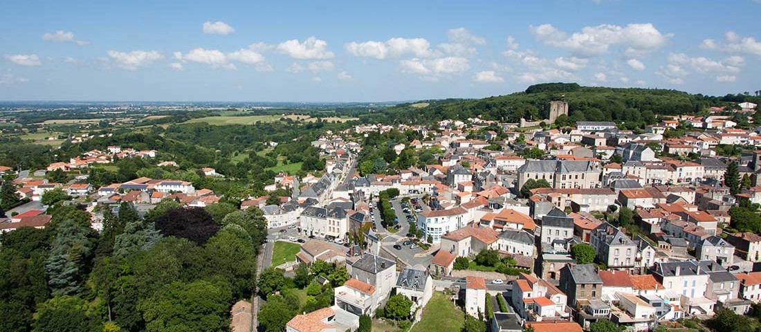 prise-de-vue-drone-pouzauges-centre-ville-7