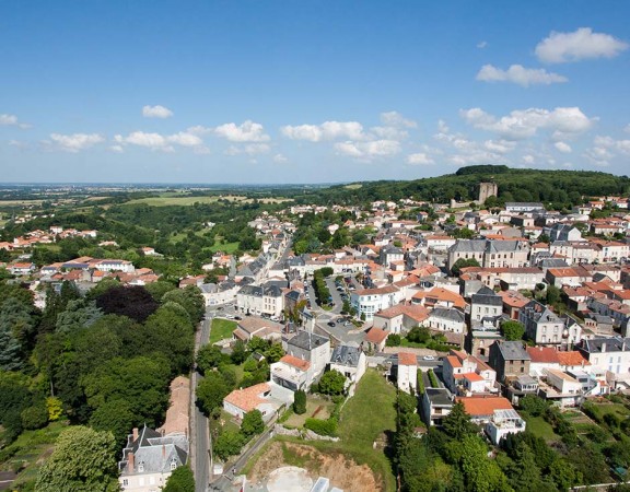 prise-de-vue-drone-pouzauges-centre-ville-7