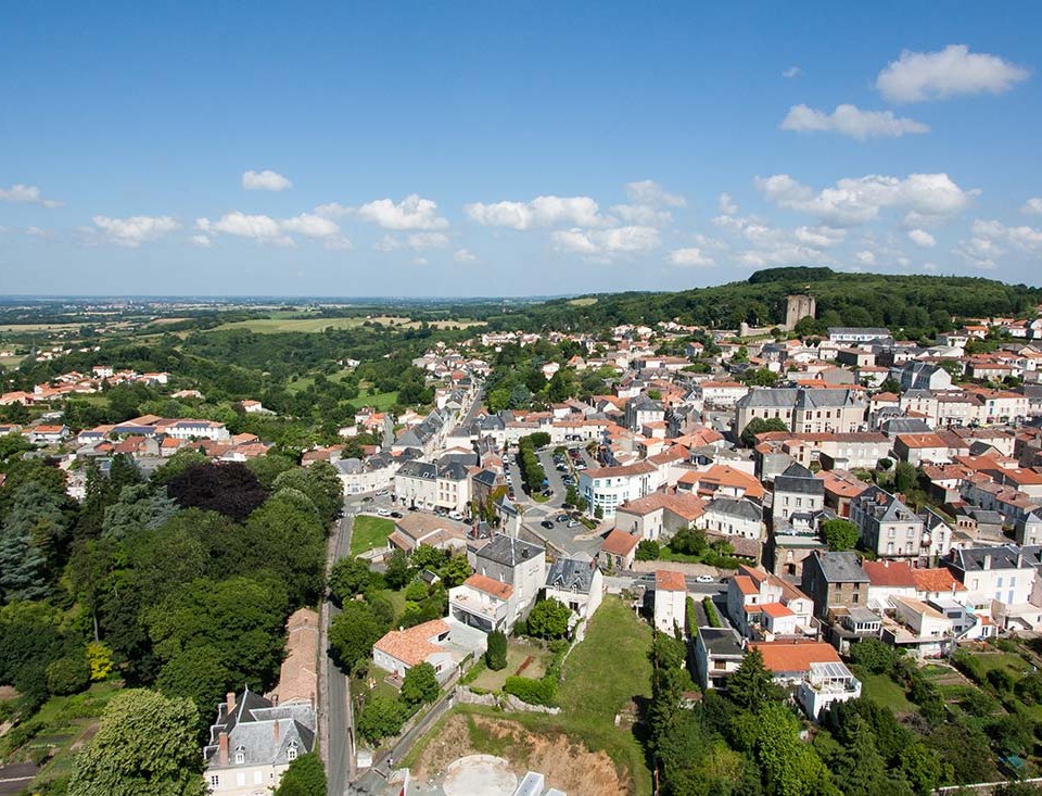 prise-de-vue-drone-pouzauges-centre-ville-7