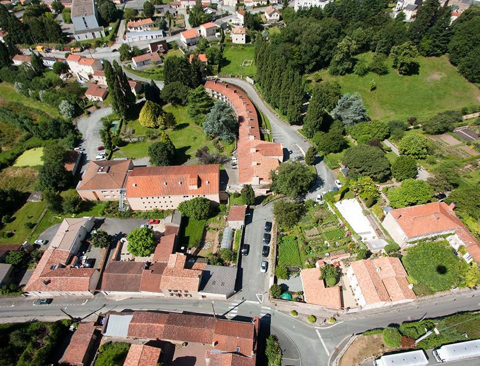 prise-de-vue-drone-pouzauges-centre-ville-8