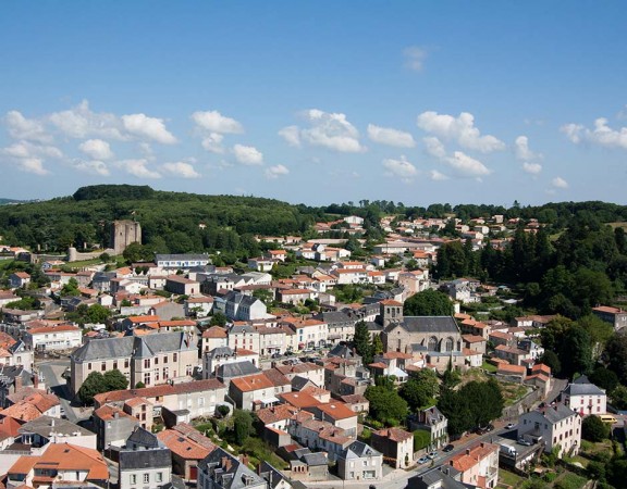 prise-de-vue-drone-pouzauges-centre-ville-9