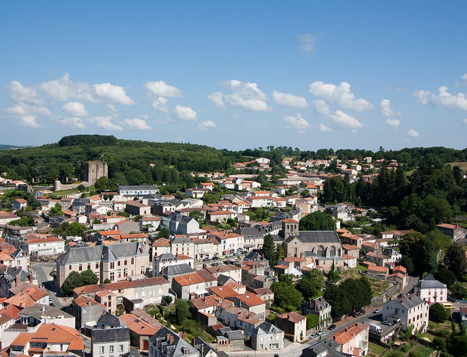 prise-de-vue-drone-pouzauges-centre-ville-9