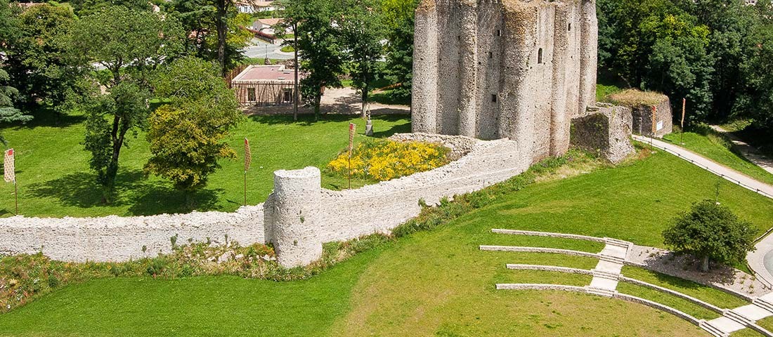 prise-de-vue-drone-pouzauges-chateau-3