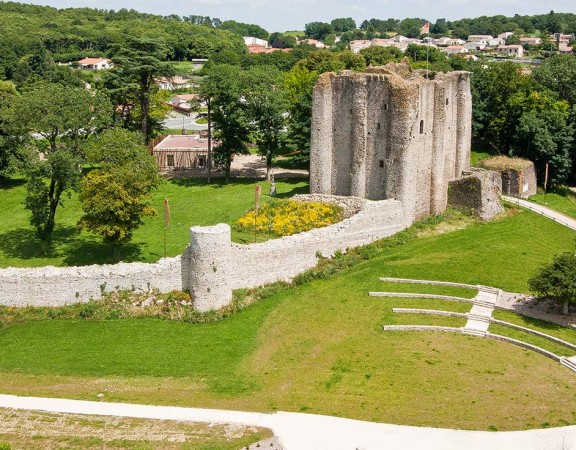 prise-de-vue-drone-pouzauges-chateau-3