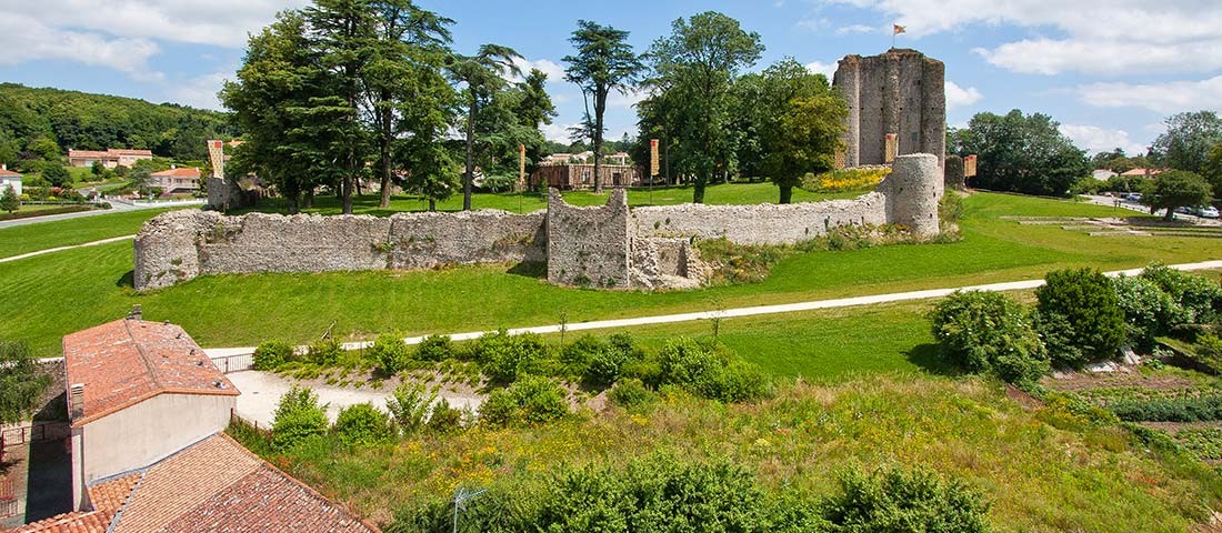 prise-de-vue-drone-pouzauges-chateau-4